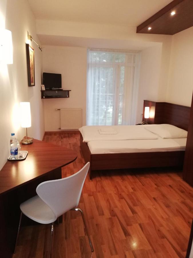 Hotel Arli Сеница Экстерьер фото